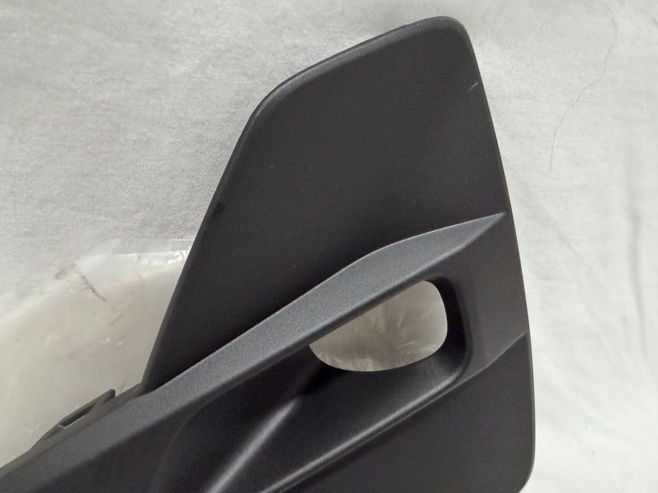 Kratka Halogenu Prawy Przód VOLVO XC40 23r.- EX40 25r.-NOWA CZARNY MAT