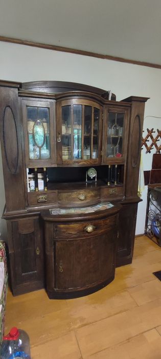 Продам старий сервант