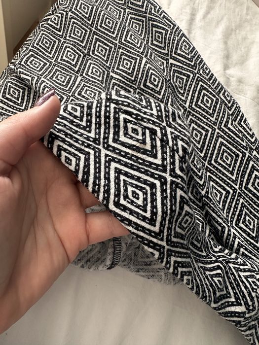 narzutka kardigan H&M m 38 geometryczny biało czarny wzór romby