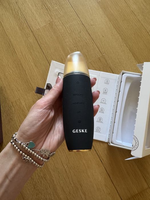 Мікрострумовий скрабер для шкіри та усунення чорних точок GESKE 9 в 1