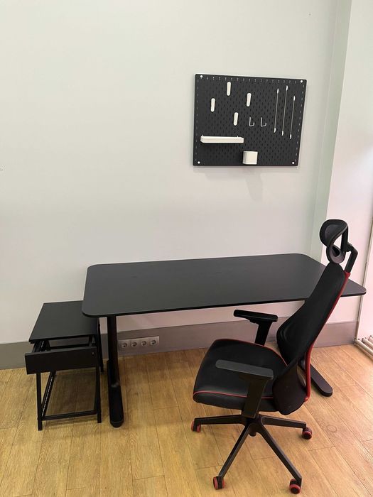 Офісні меблі IKEA: стіл, крісло, тумба, дошка (комплектом або окремо)