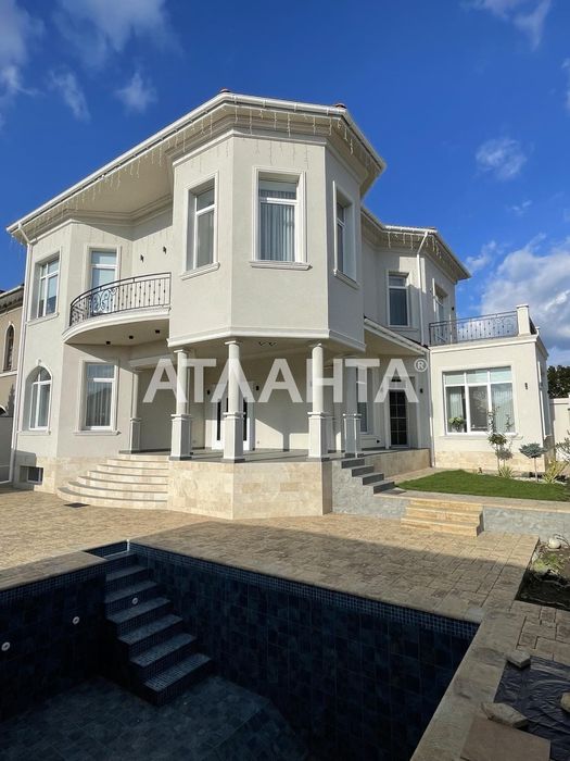 Продаётся добротный  дом в Совиньоне с цокольным уровнем