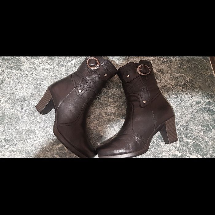 Продам сапожки женские
