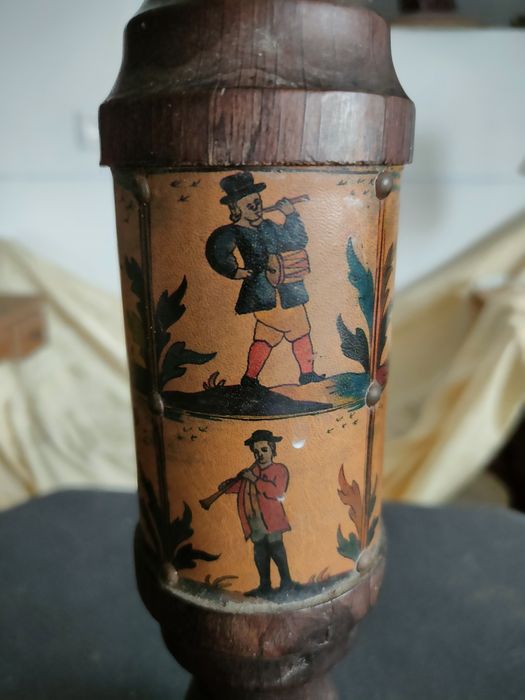 Castiçal vintage em madeira.