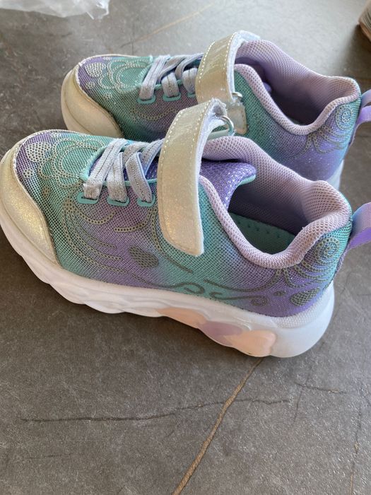 Buty sportowe, nelli blu, świecąca podeszwa, rozmiar 25