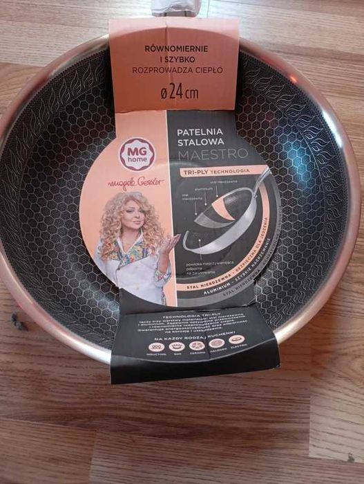 Nowa nieprzywierająca patelnia stalowa 24 cm