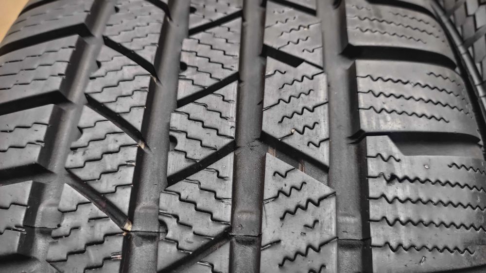 шини 235/60R17. Continental. 8,6мм. 2023р зимові