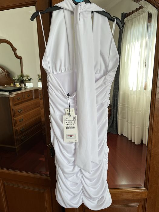 Vestido branco cruzado Zara