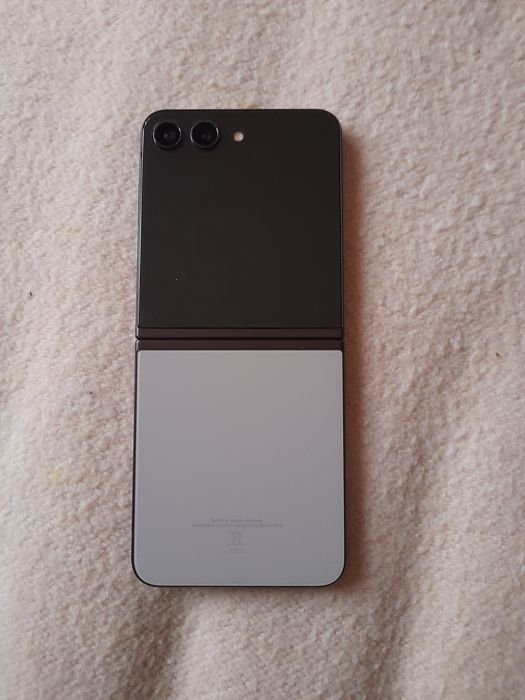 Tenho para venda este samsung z flip5