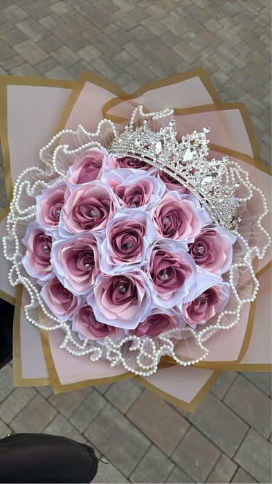 Wieczne róże ze wstążki satynowej