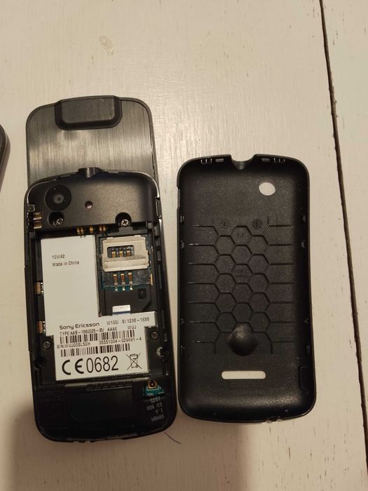3 stare telefony nokia 6300 Sony Ericsson Spiro w100i walkman i manta