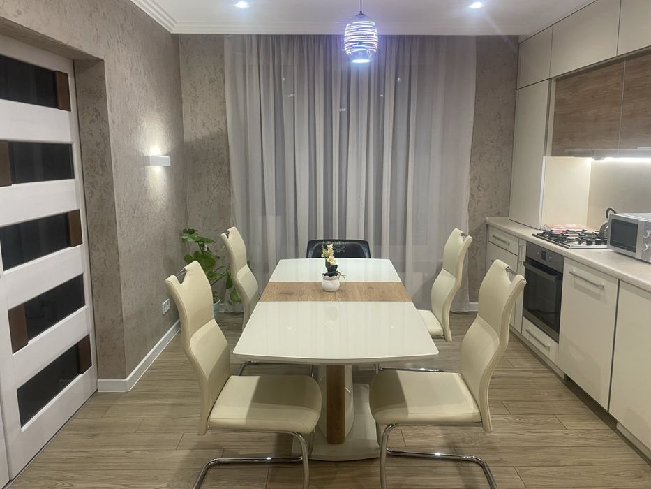 Подобова оренда шикарного будинку