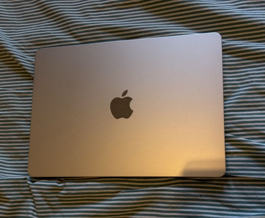 MacBook Air 13" - M4 - 16 GB RAM - 256 GB - Luz Estelar