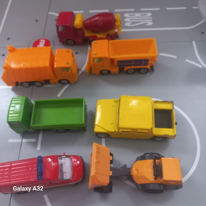 Zestaw 7 szt pojazdow siku matchbox  ambulans piaskarka,smieciarka woz