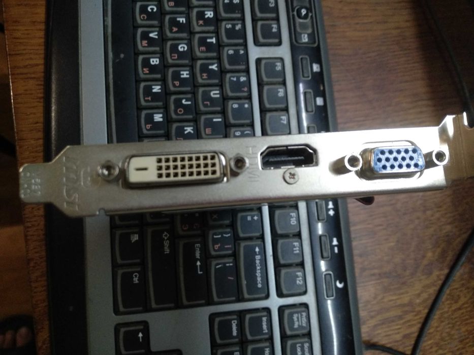 Видеокарта рабочая  MSI ATI RADEON HD 5450  1 гб  DDR3 есть HDMI