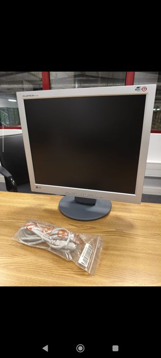 Monitor LG e Monitor HP