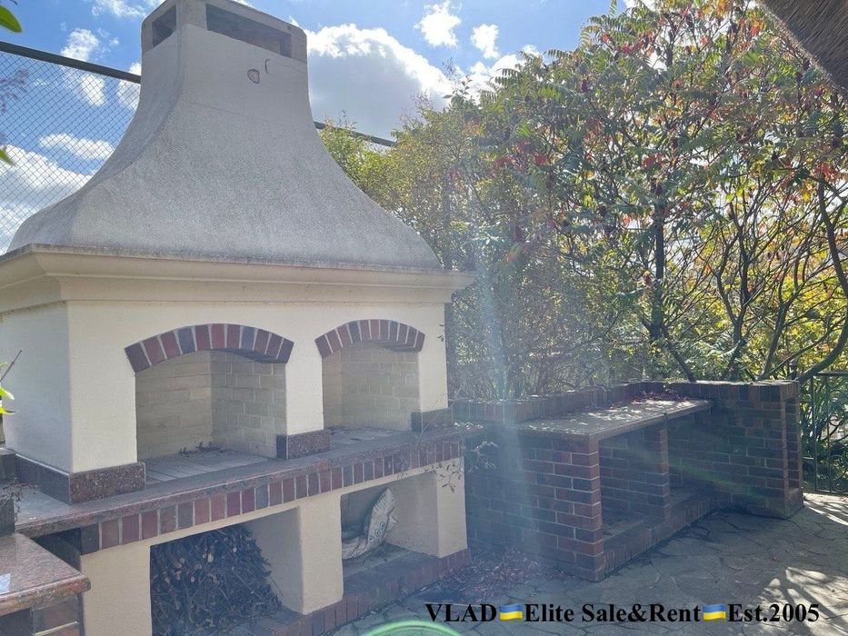Козин. В.Дамба-2км. КМ. 1200 м2 
Продаж резиденції з виходом на Дніпро