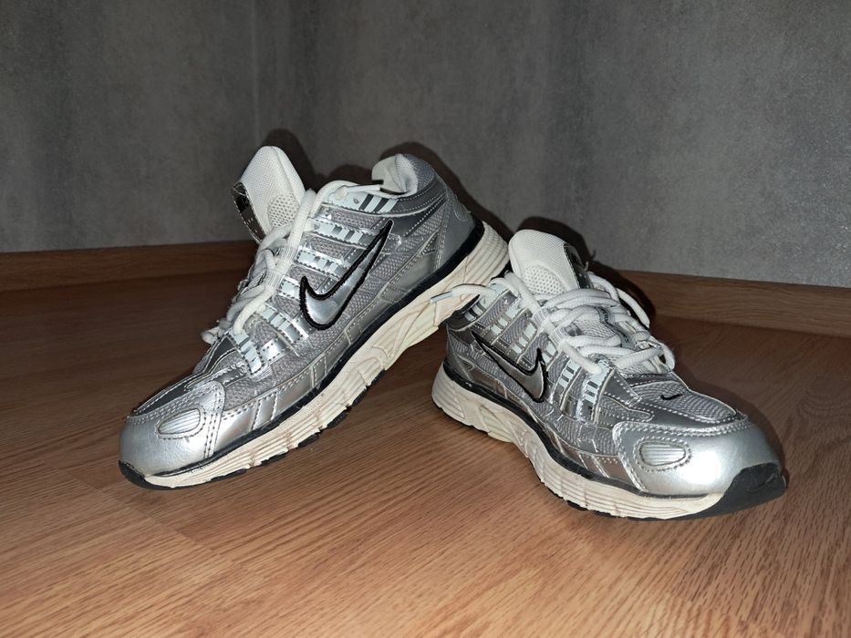 Продам кросівки NIKE P6000