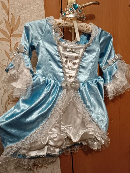 Сукня принцеси з короною