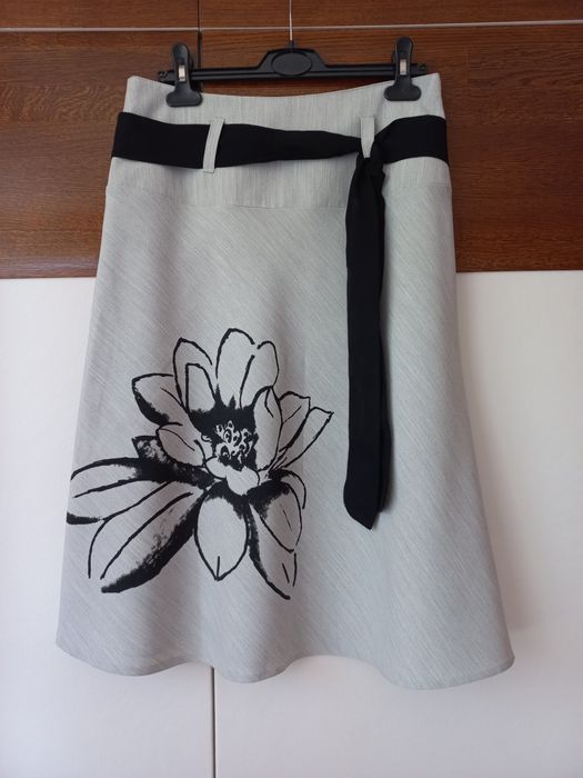 Spódnica midi M trapezowa