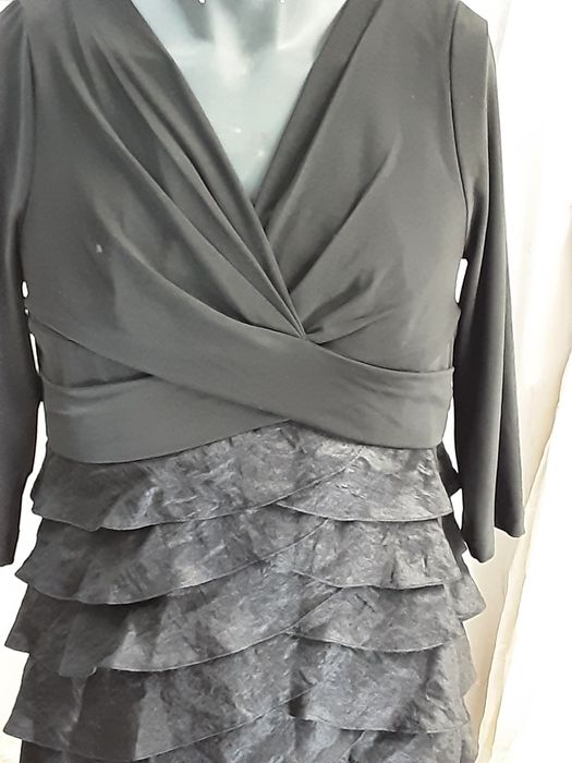 Vestido preto comprido cerimónia e charpe