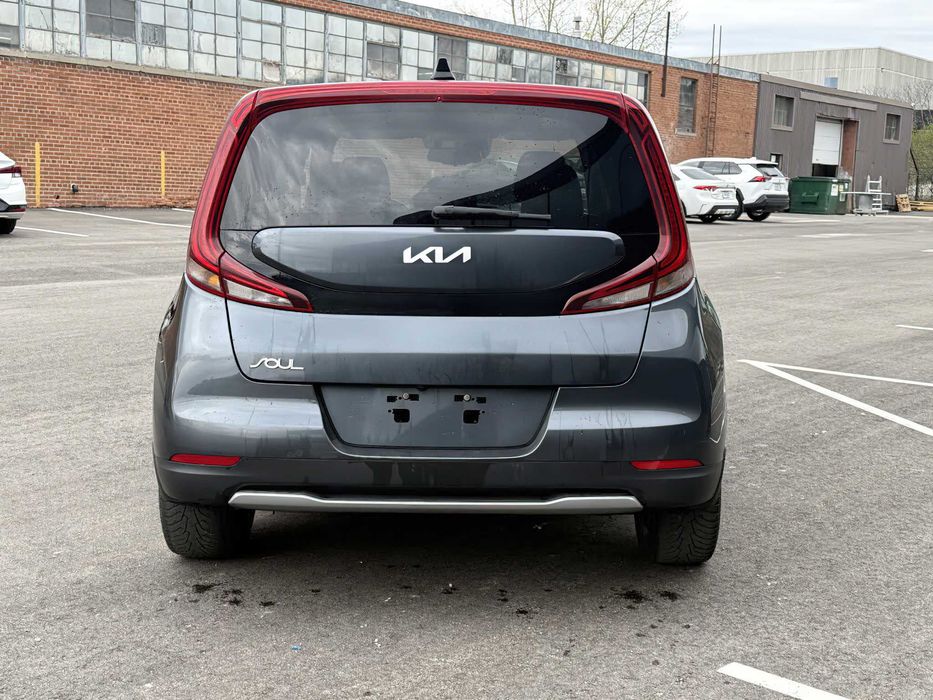Kia Soul EV      2021