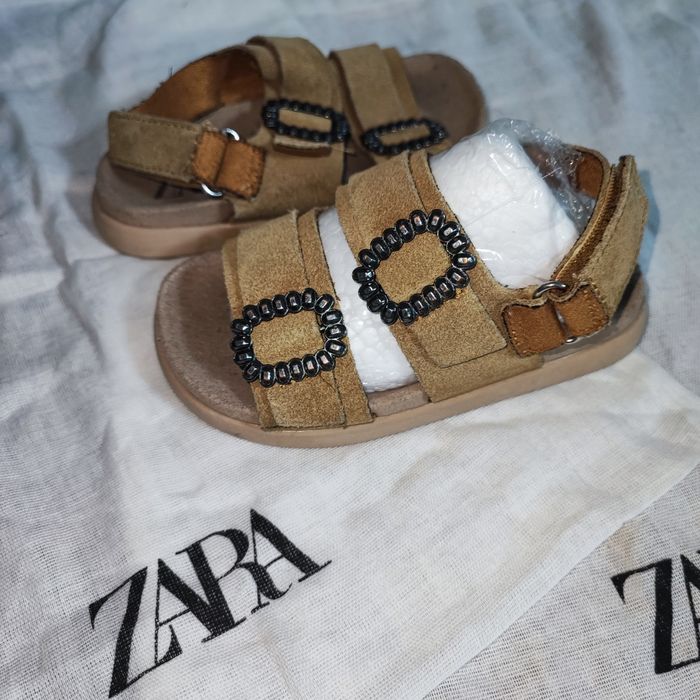 Шкіряні босоніжки ZARA 22р
