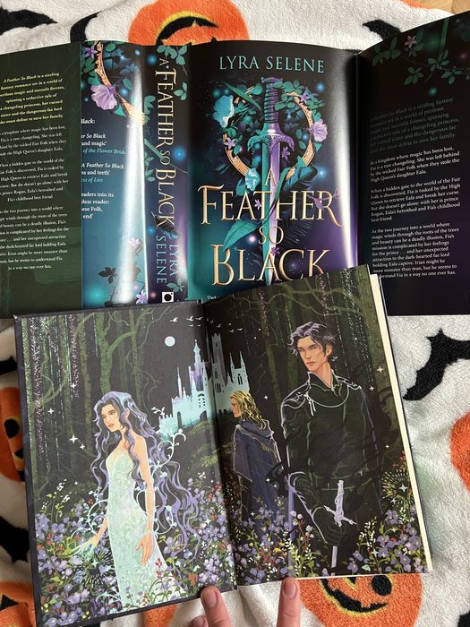 Lyra Selene “A Feather So Black” від FairyLoot