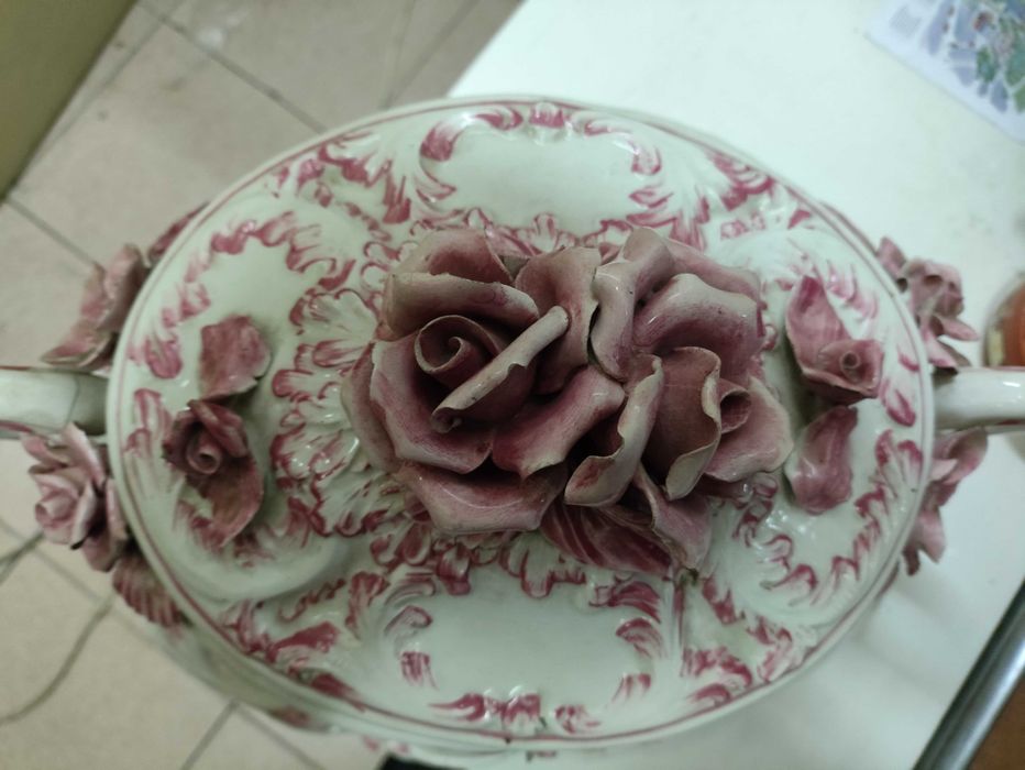 Terrina com tampa e travessa muito antiga em rosa