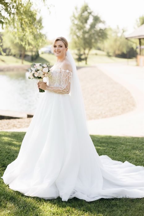 Продається весільна сукня