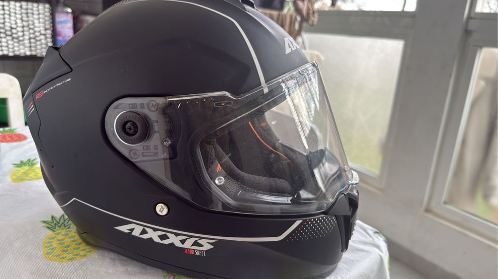 Capacete usada poucas vezes