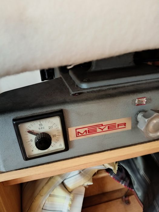 Przemysłowy owerlok pięcio nitkowy uki.