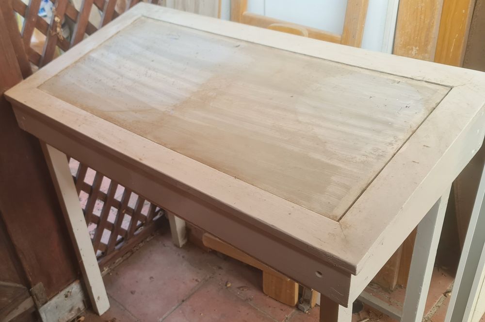 Mesa de luz em madeira