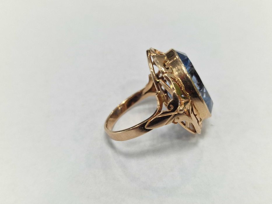 Złoty pierścionek/ 585/ 8.35 gram/ R16/ Topaz/ XX wiek/ praca ręczna