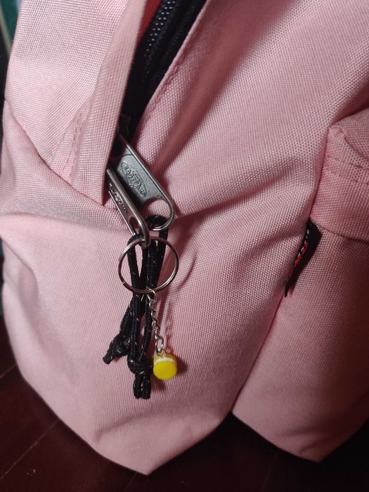 Porta-chaves de macaron amarelo