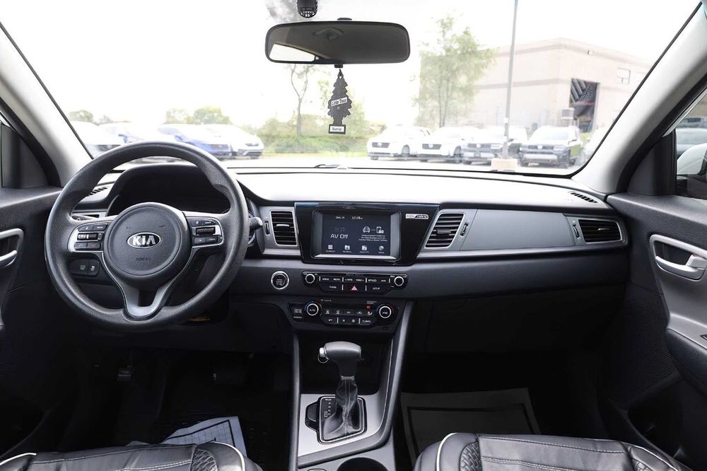 Kia Niro LX      2018