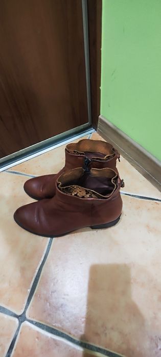 Buty damskie skórzane.