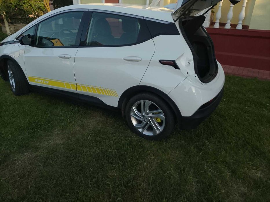 Продам Chevrolet Bolt EV 1LT