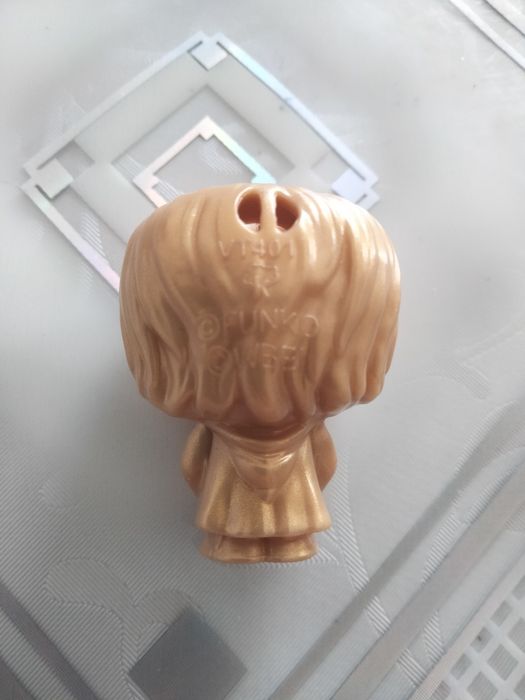 Продам золотого Гарри Поттер 401 из Киндер