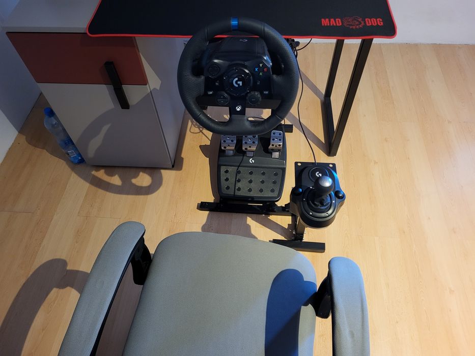 Do Negocjacji Kierownica Logitech G923 ze składanym stelażem.  Prezent