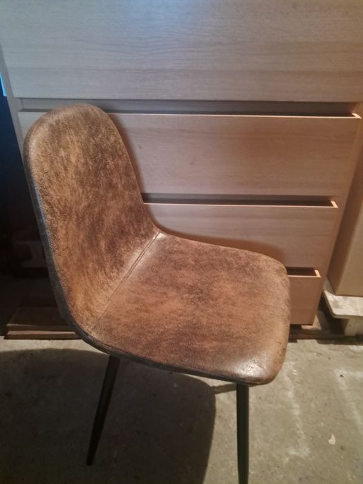 Krzesła cztery sztuki