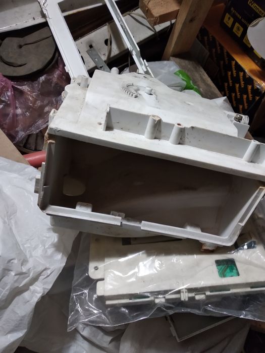 Продам стиральную машину Candy CSBL 75по запчастям!