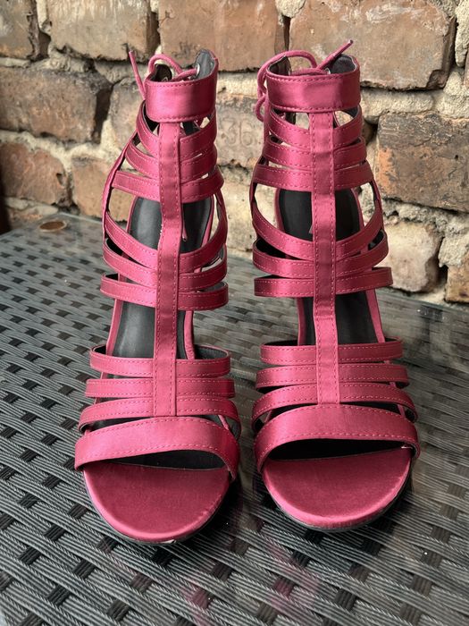 Sandały na obcasie boski kolor nowe 39 deichmann