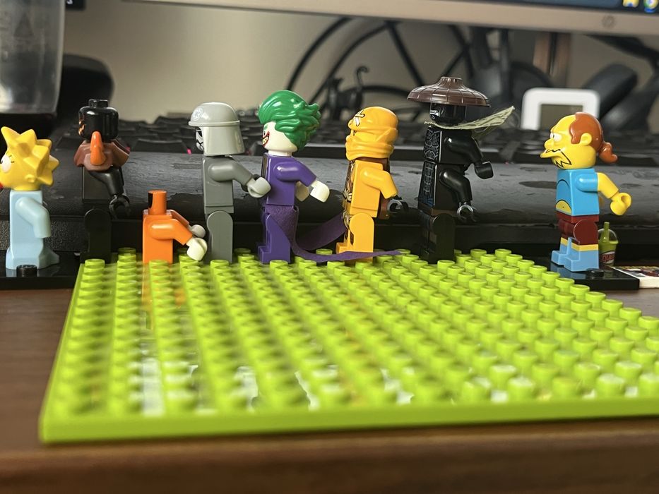 Lego figurki, cena kompletu