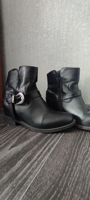 Напівчобітки на танкетці