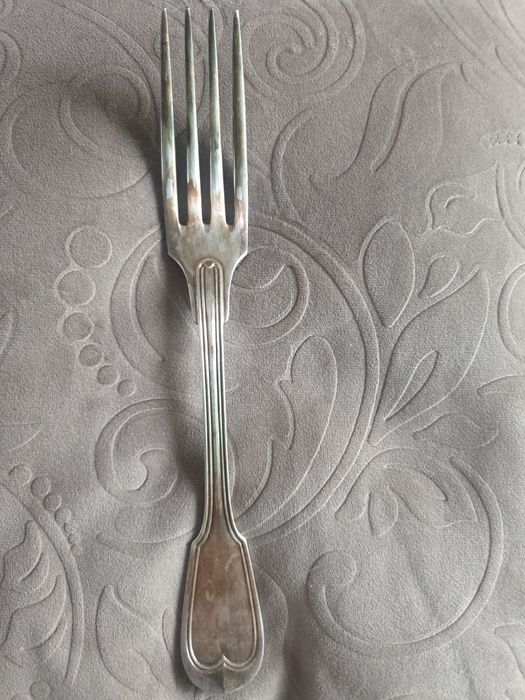 Duży widelec obiadowy.