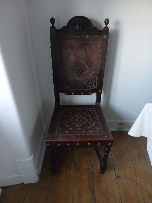 Conjunto de mesa de madeira maciça com  cadeiras
