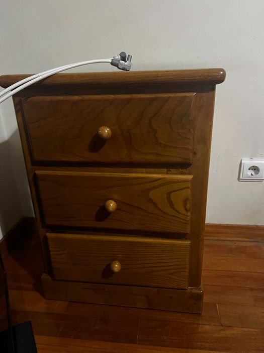 2 Mesinha de Cabeceira