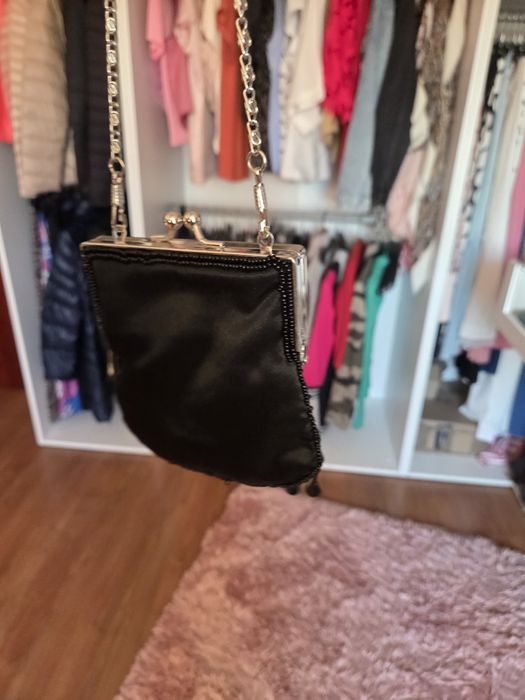 Mała eleganckie torebka na łańcuszku