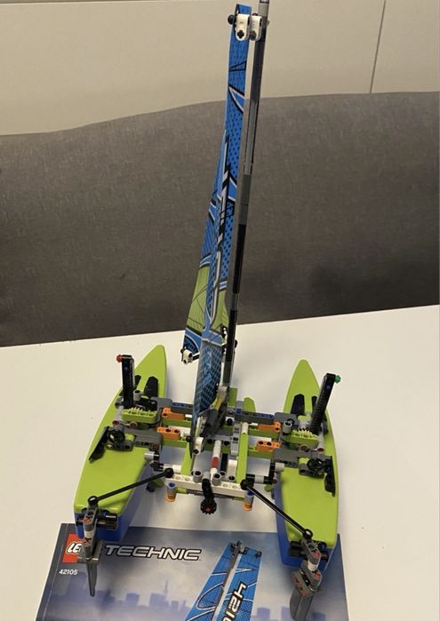 LEGO Technic 42105 - Katamaran, komplet z instrukcją